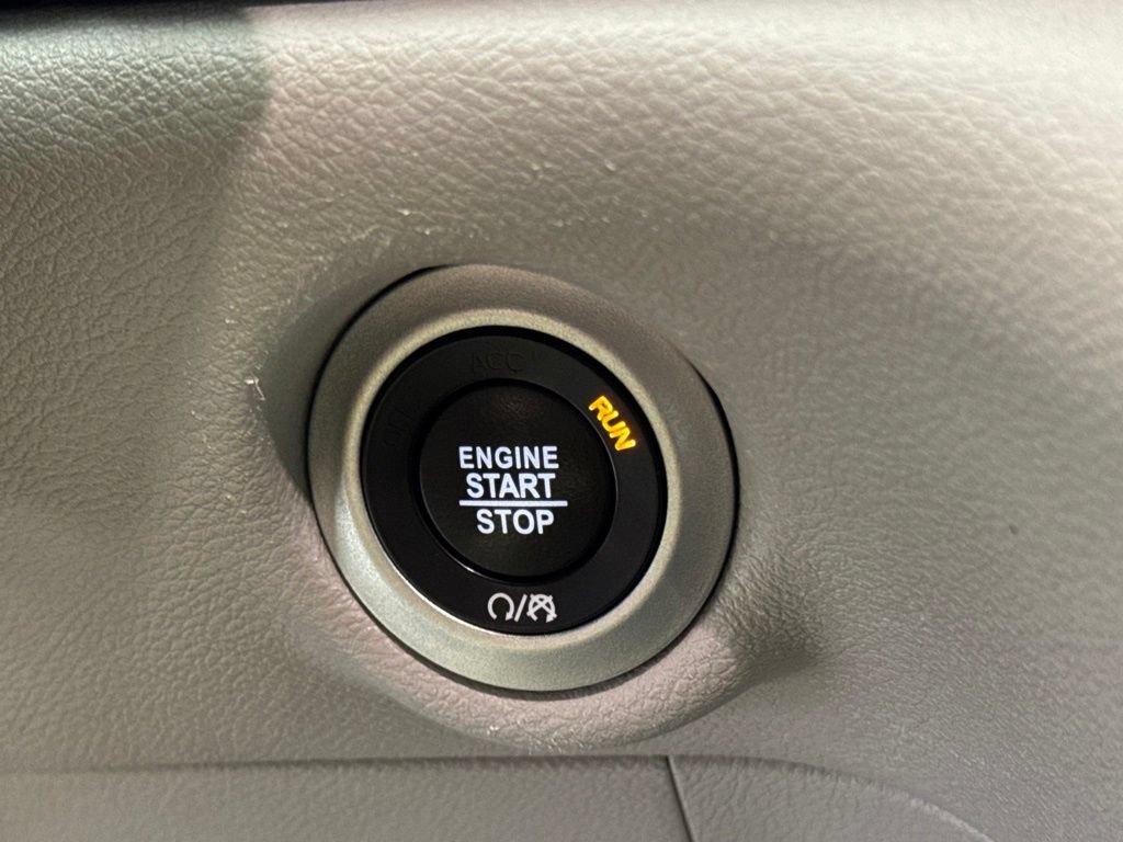 Certified 2024 Chrysler Pacifica Touring-L FWD image 28