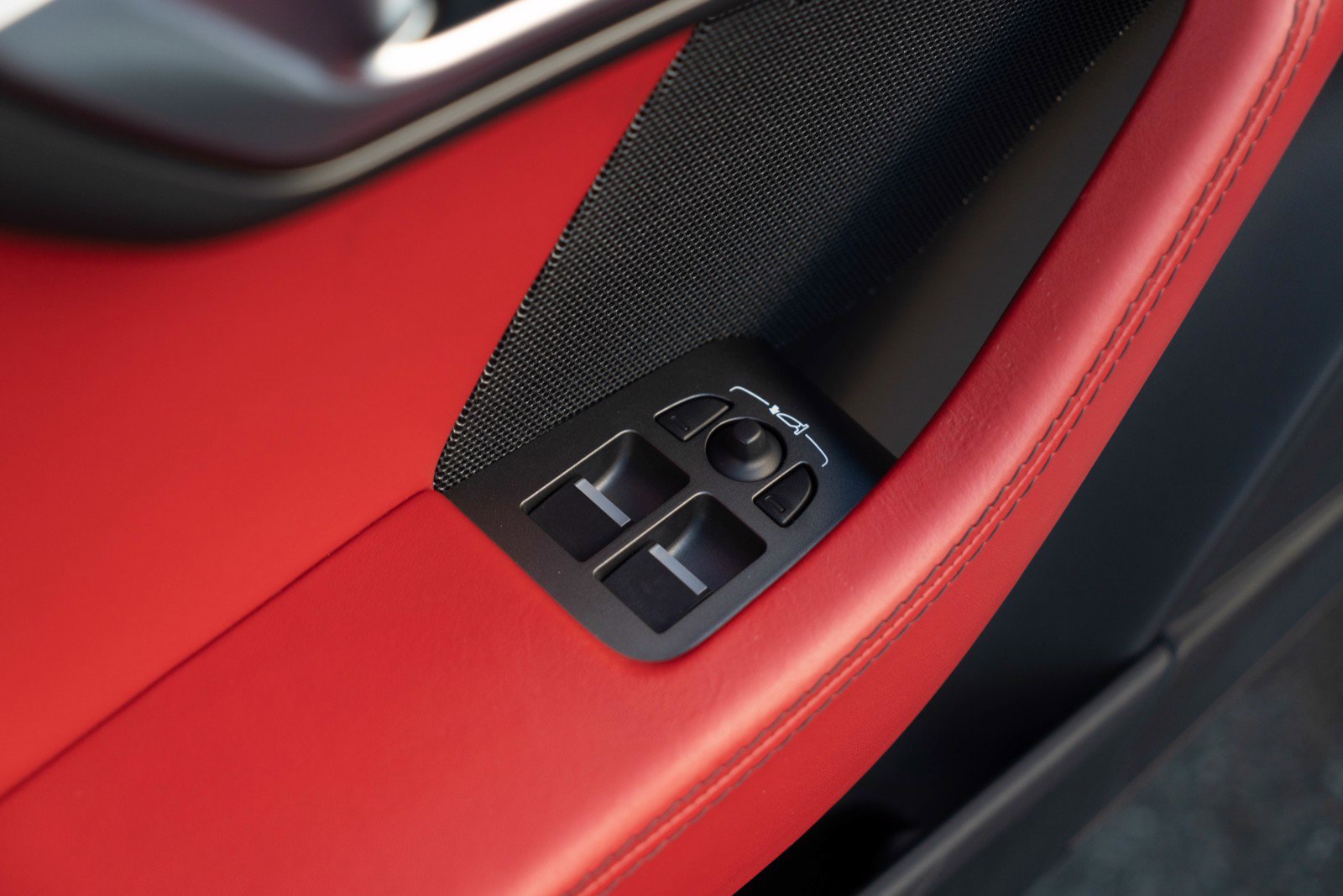 Used 2017 Jaguar F-TYPE R AWD/4WD image 20