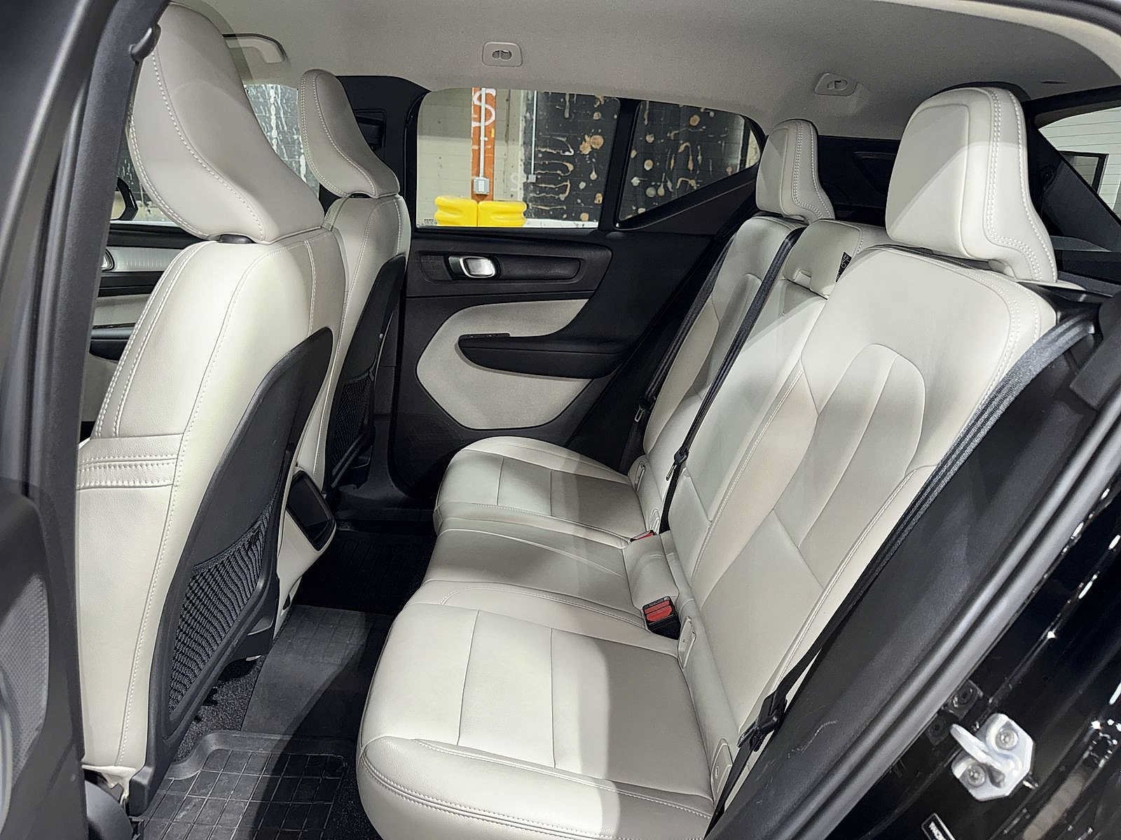 Used 2019 Volvo XC40 T4 Momentum FWD image 17