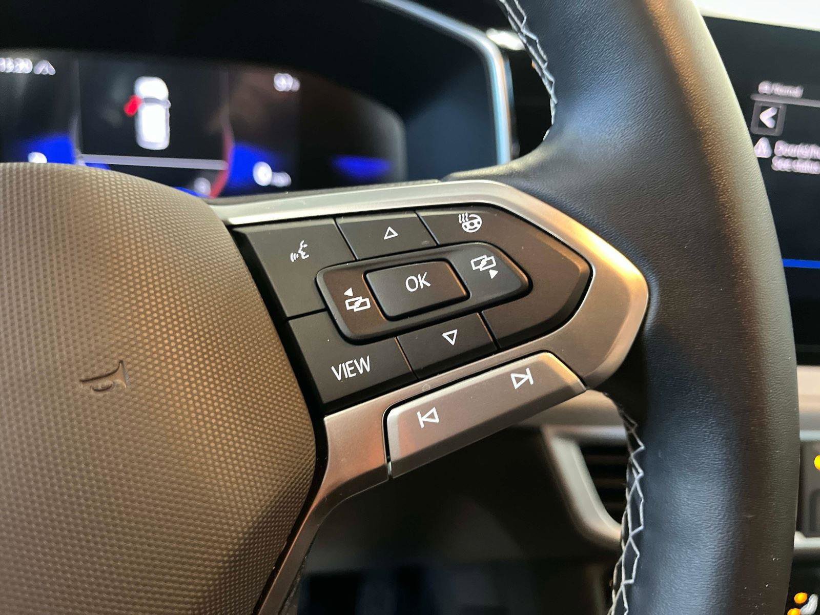 Used 2025 Volkswagen Taos SE image 27