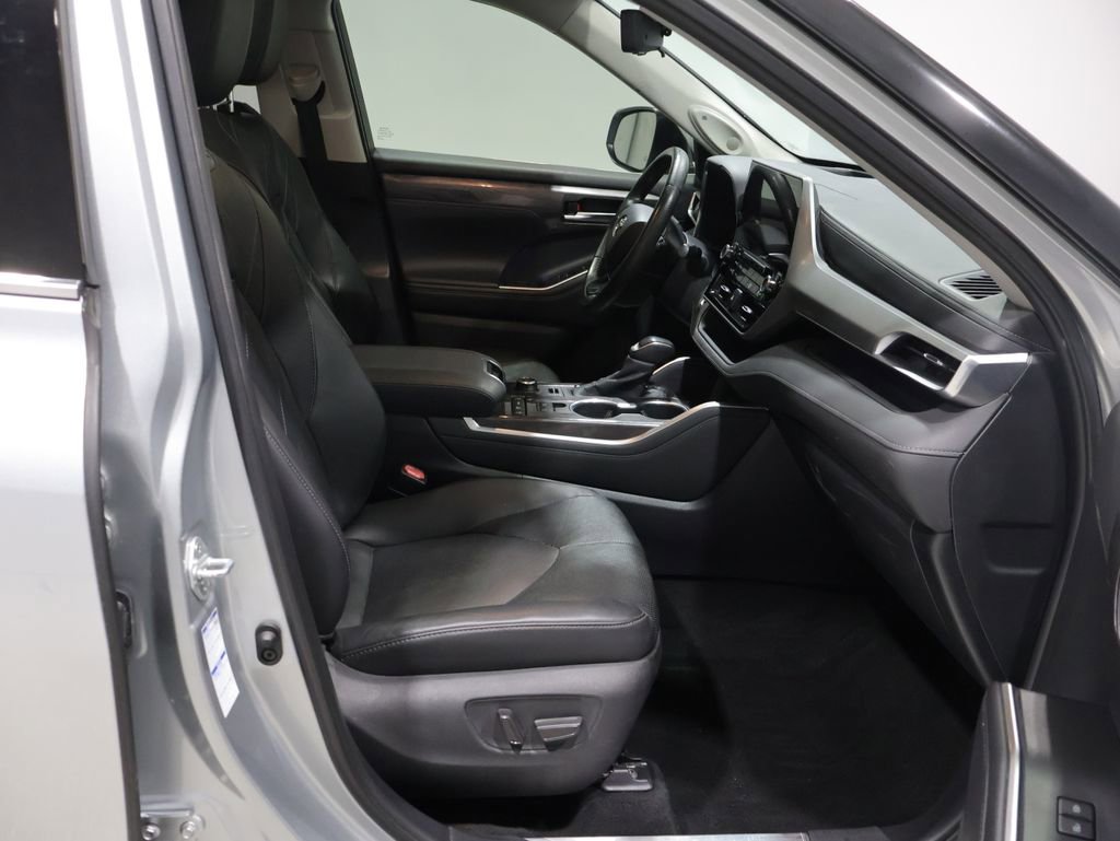 Used 2020 Toyota Highlander Platinum image 26