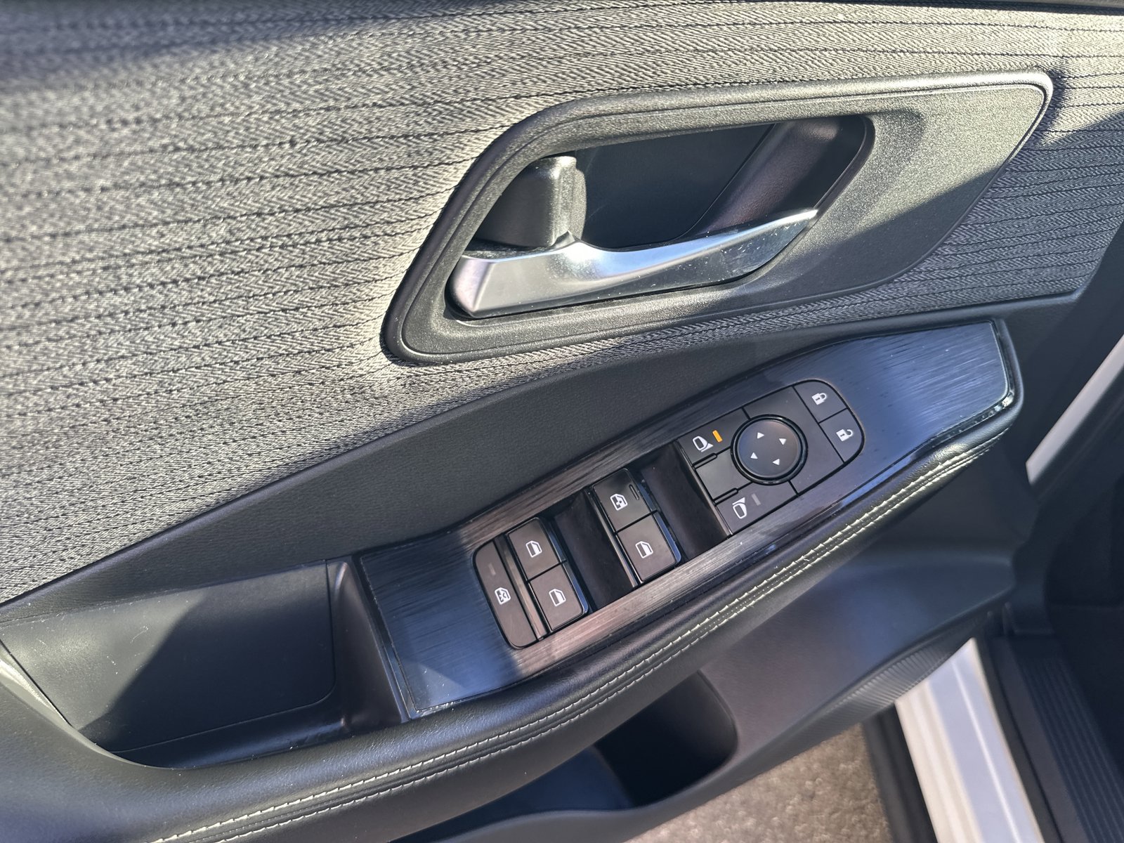 Used 2022 Nissan Rogue SV AWD/4WD image 9