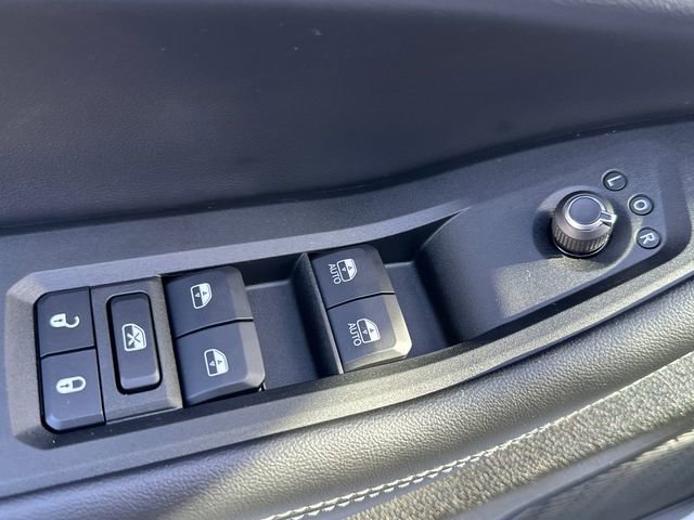 Used 2025 Jeep Grand Cherokee L Limited w/ Black Appearance Package image 31