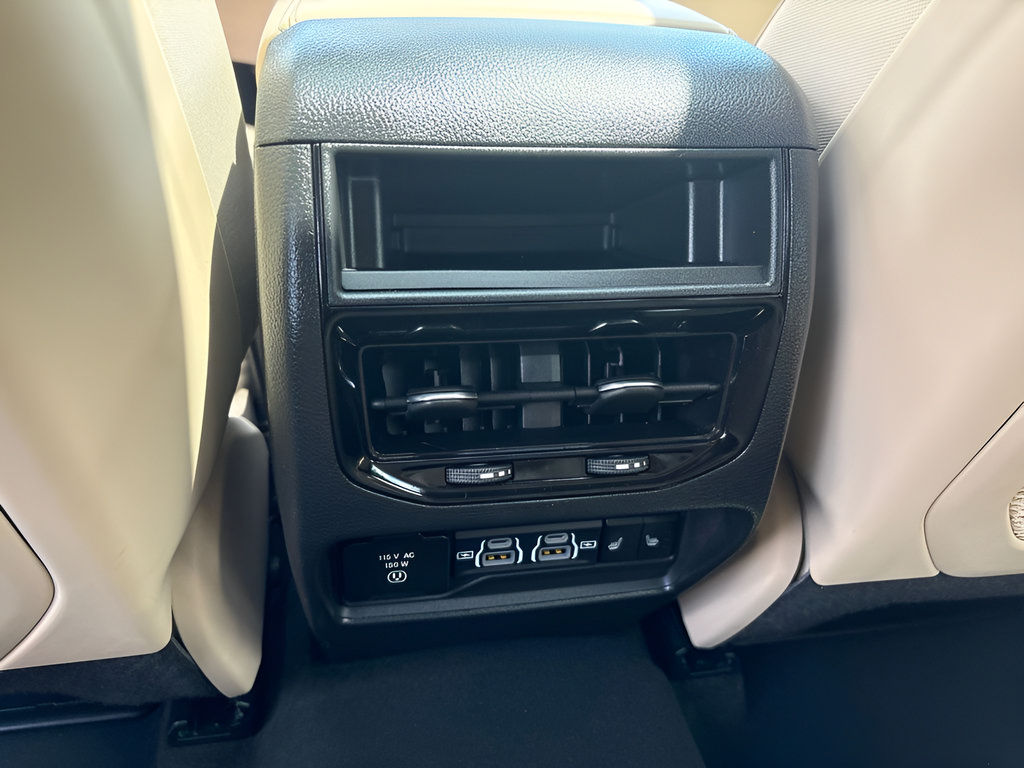 Used 2024 Jeep Grand Cherokee Limited w/ Luxury Tech Group II AWD/4WD image 12