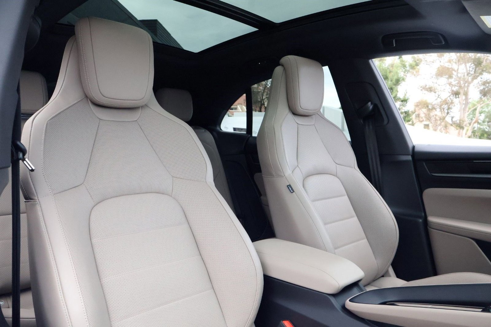 Certified 2024 Porsche Macan 4 Electric image 24