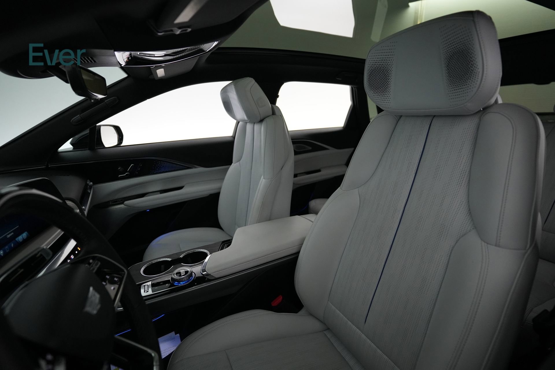 Used 2023 Cadillac Lyriq 2WD image 4