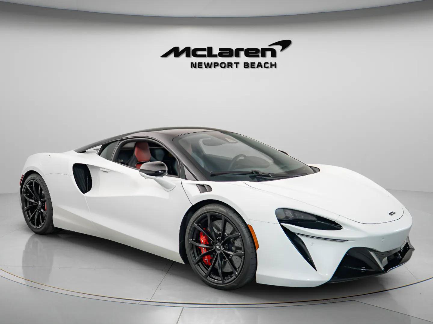 Used 2023 McLaren Artura RWD image 19