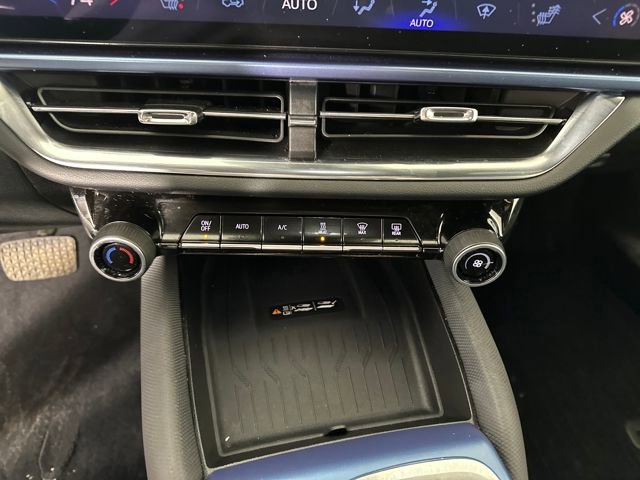 Used 2025 Chevrolet Equinox EV LT w/ Convenience Package image 22