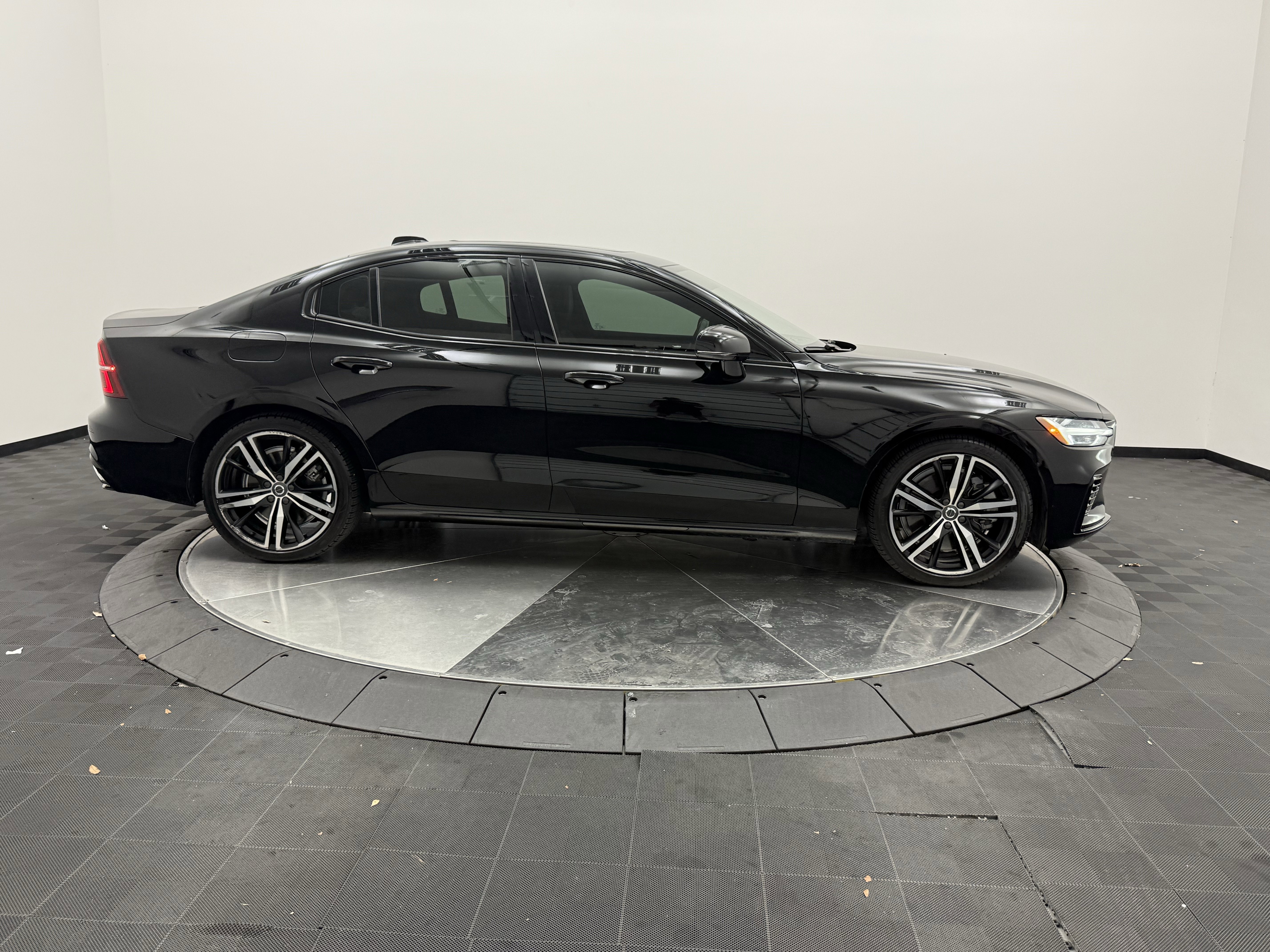 Used 2021 Volvo S60 T8 R-Design w/ Climate Package AWD/4WD image 8