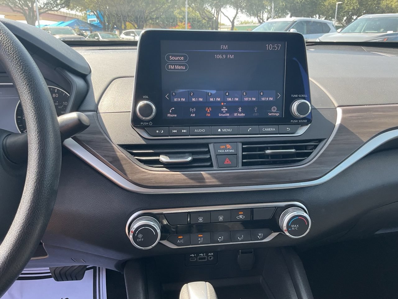 Used 2025 Nissan Altima 2.5 SV FWD image 21