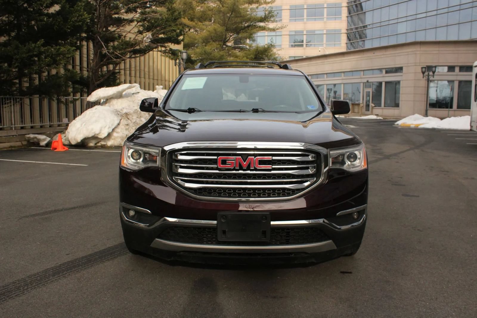 Used 2017 GMC Acadia SLE w/ Driver Alert Package I AWD/4WD image 3