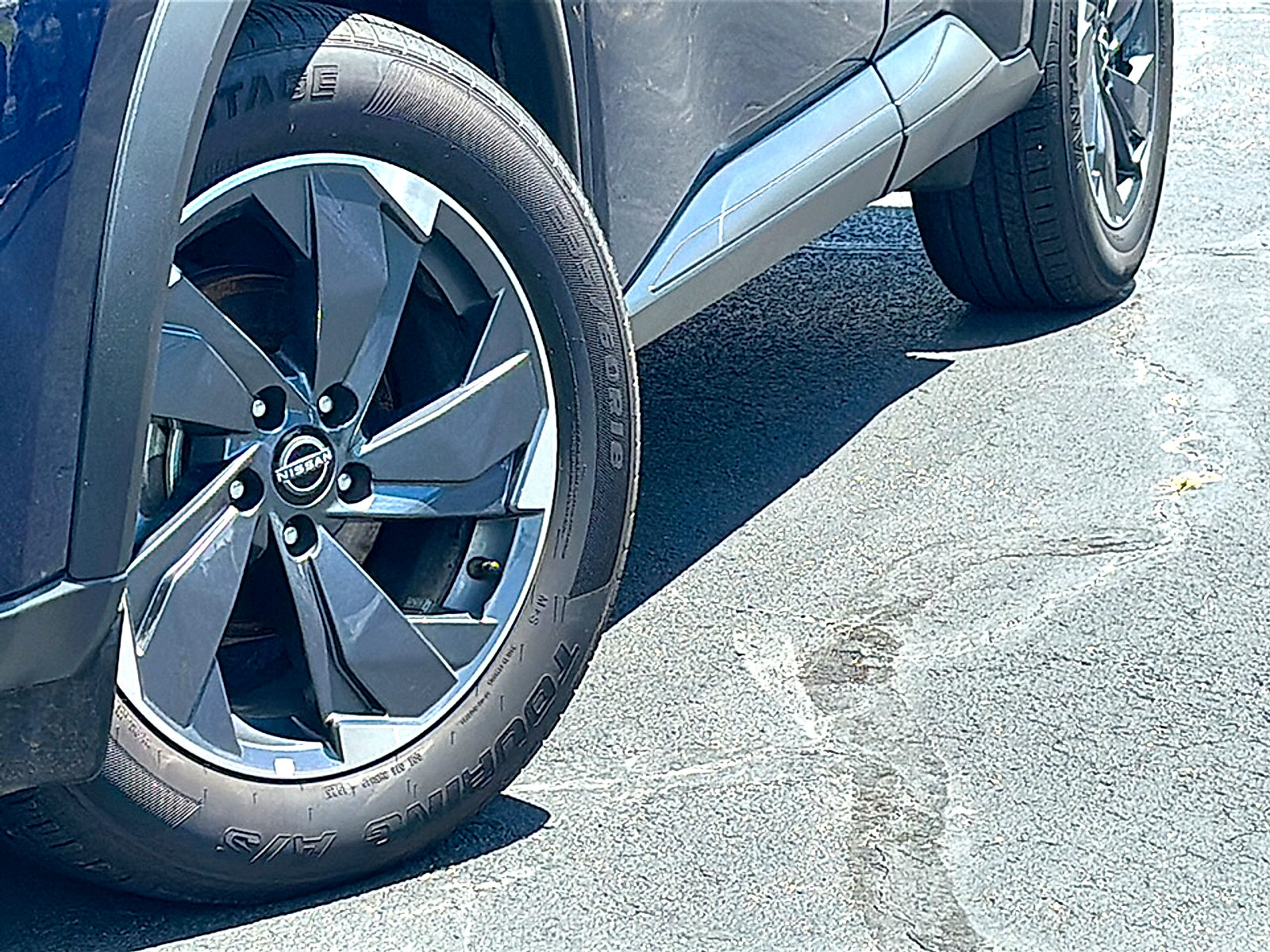 Used 2025 Nissan Rogue SV FWD image 3
