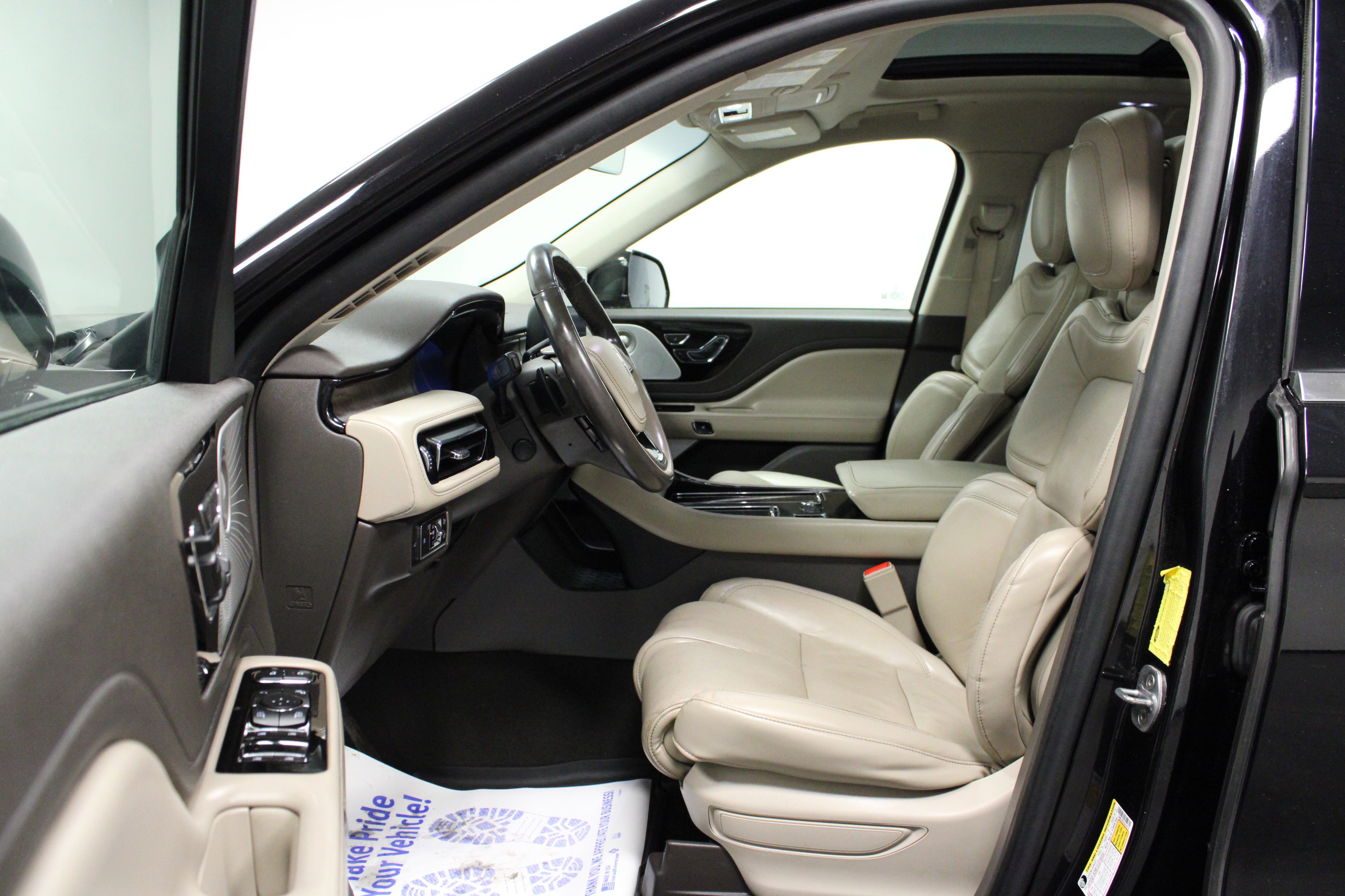 Used 2020 Lincoln Aviator Reserve w/ Equipment Group 202A image 12