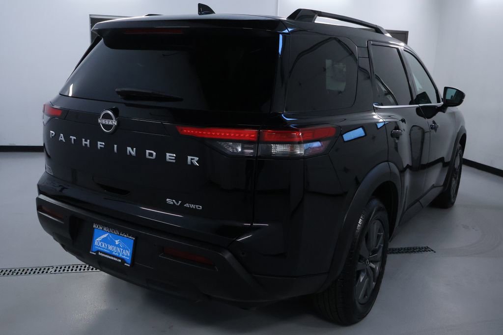Used 2024 Nissan Pathfinder SV image 7