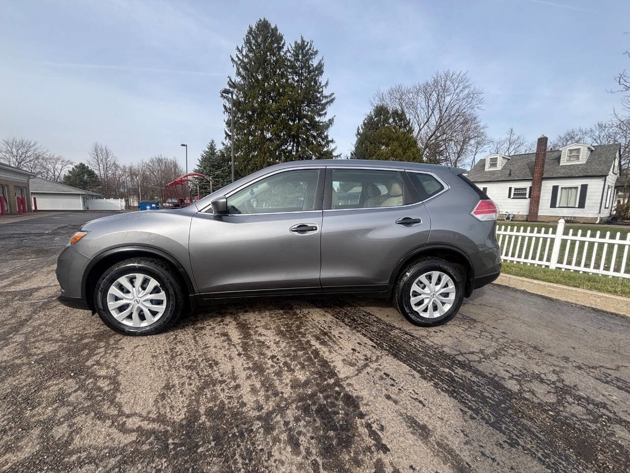 Used 2016 Nissan Rogue S AWD/4WD image 2