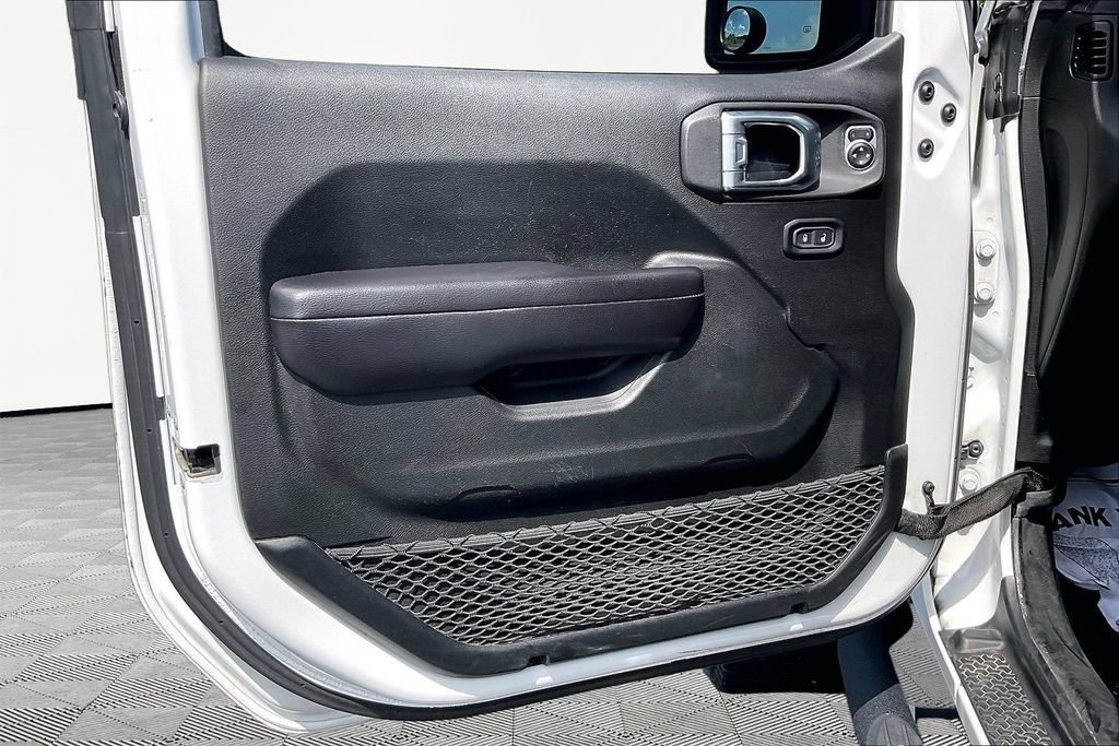 Used 2019 Jeep Wrangler Unlimited Rubicon w/ LED Lighting Group AWD/4WD image 23