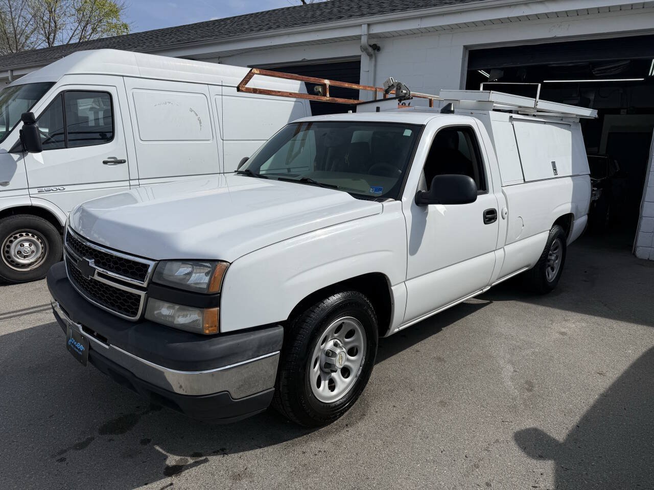 Used 2007 Chevrolet Silverado 1500 W/T RWD image 2