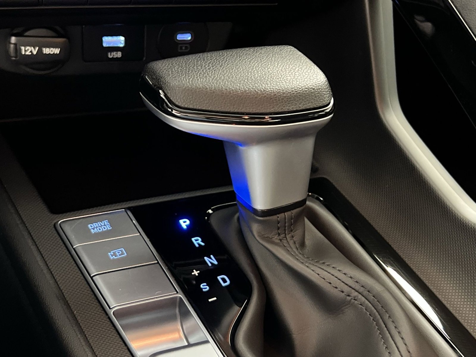 Used 2025 Hyundai Elantra Blue image 22