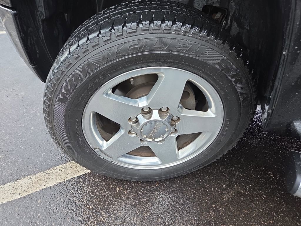 Used 2014 GMC Sierra 2500 Denali w/ Suspension Package, Off-Road image 11