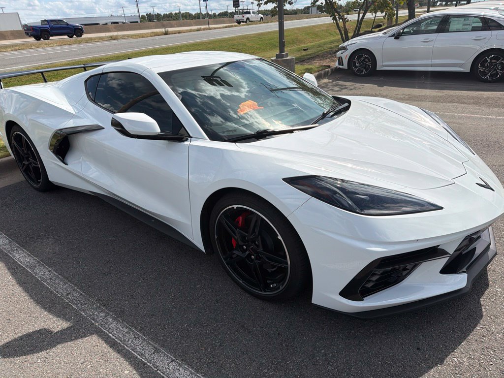 Used 2022 Chevrolet Corvette Stingray Coupe w/ 1LT RWD image 3