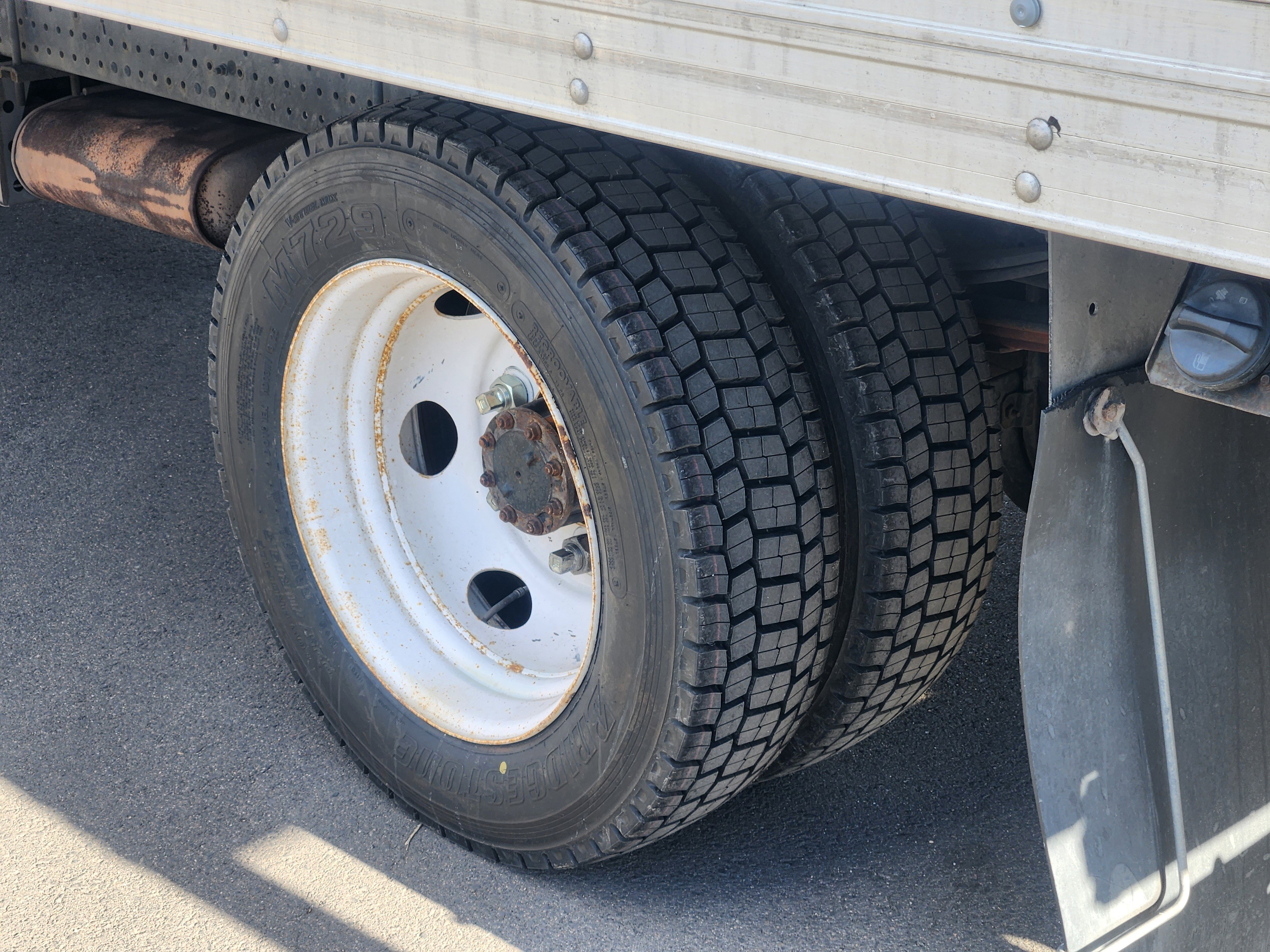 Used 2019 Isuzu NPR image 19