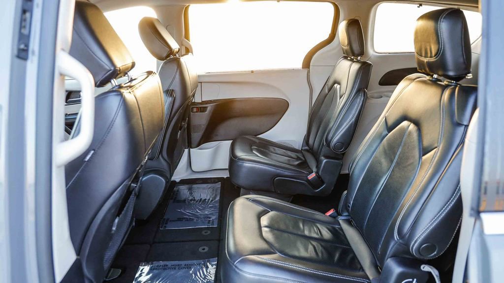 Used 2022 Chrysler Pacifica Touring-L FWD image 22