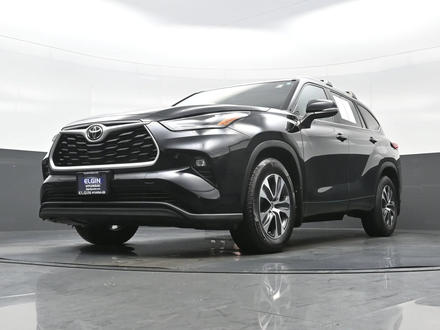 Used 2023 Toyota Highlander XLE AWD/4WD image 29
