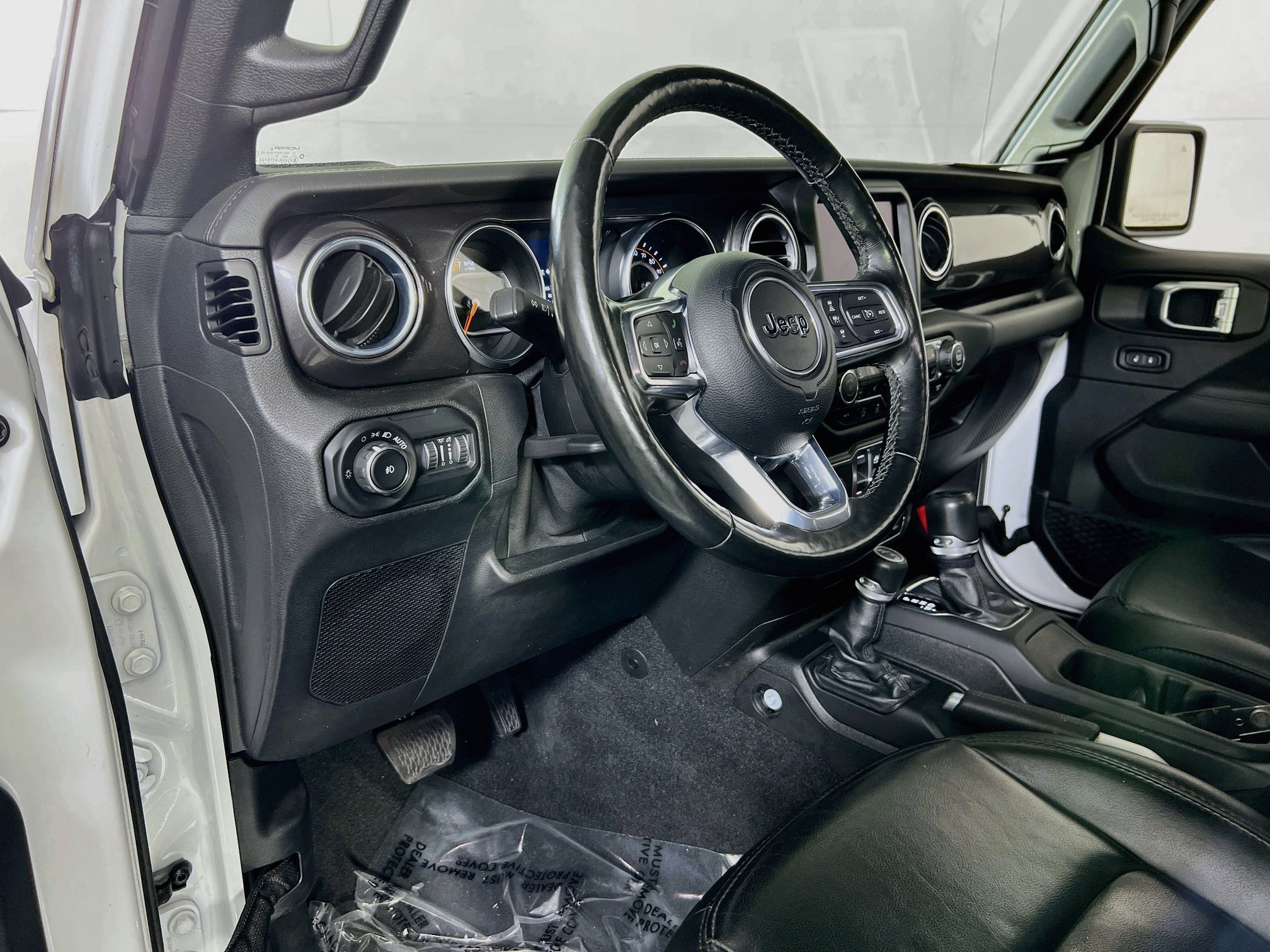 Used 2021 Jeep Wrangler Unlimited Sahara AWD/4WD image 9