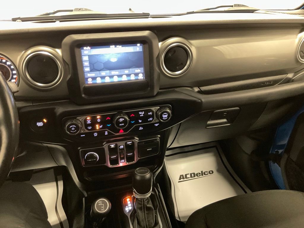 Used 2021 Jeep Gladiator Overland w/ Cold Weather Group image 8