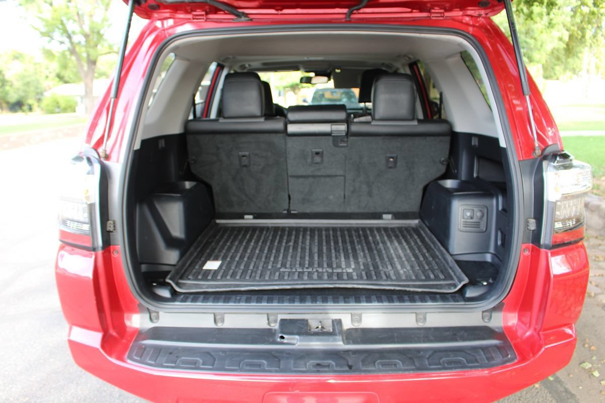 Used 2022 Toyota 4Runner SR5 Premium w/ Moonroof Package AWD/4WD image 19