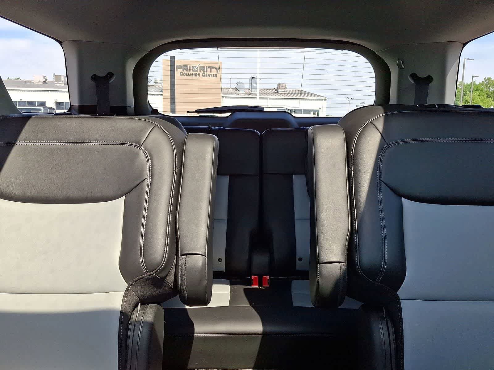 Used 2022 Ford Explorer XLT w/ Equipment Group 202A AWD/4WD image 14
