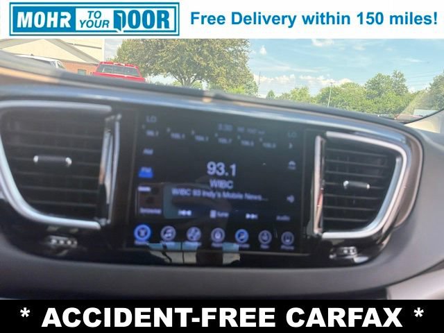 Used 2017 Chrysler Pacifica Touring-L Plus w/ Advanced Safetytec Group FWD image 23