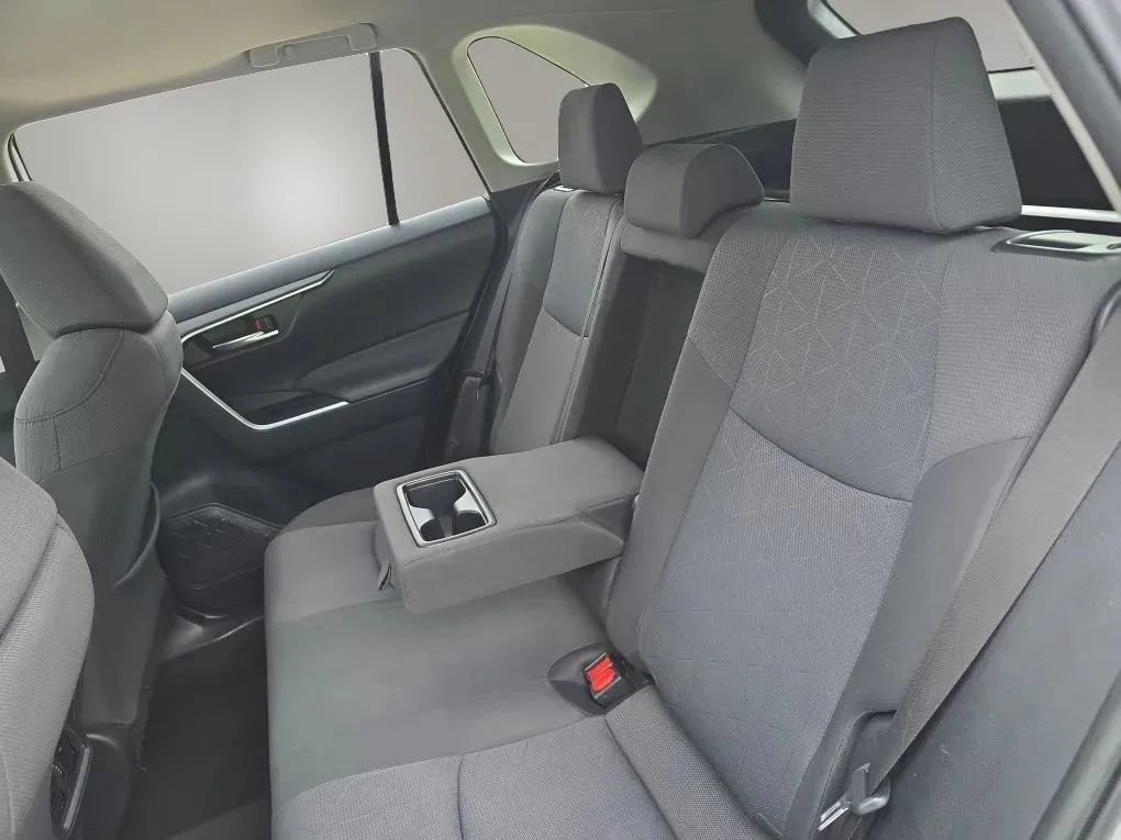 Used 2019 Toyota RAV4 XLE FWD image 37