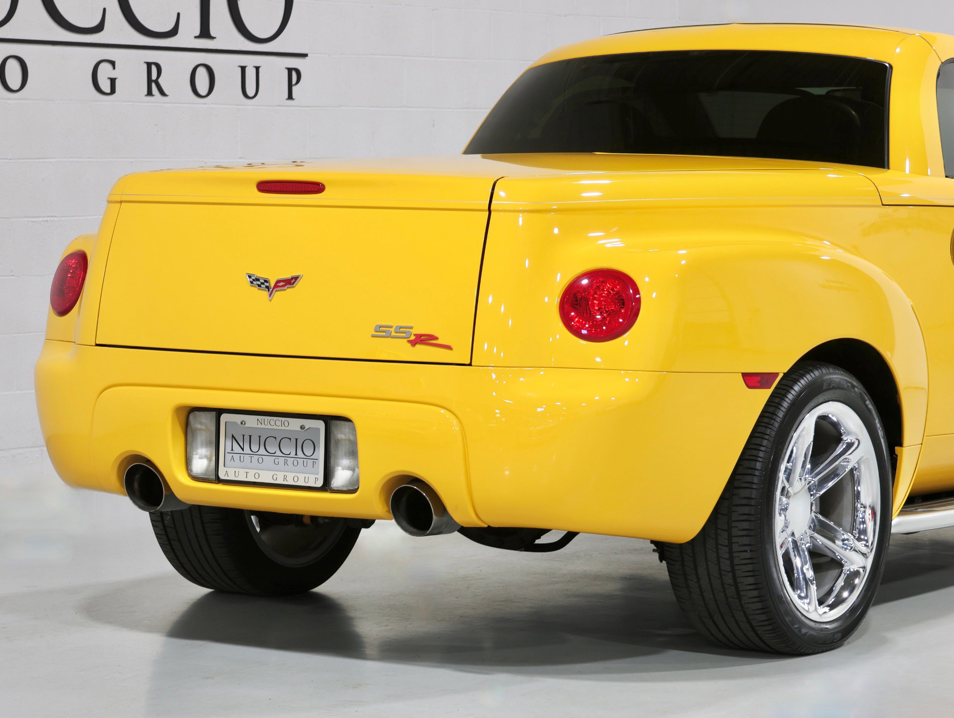 Used 2005 Chevrolet SSR 6 Speed Manual - Only 12K Mile w/ Preferred Equipment Group image 41