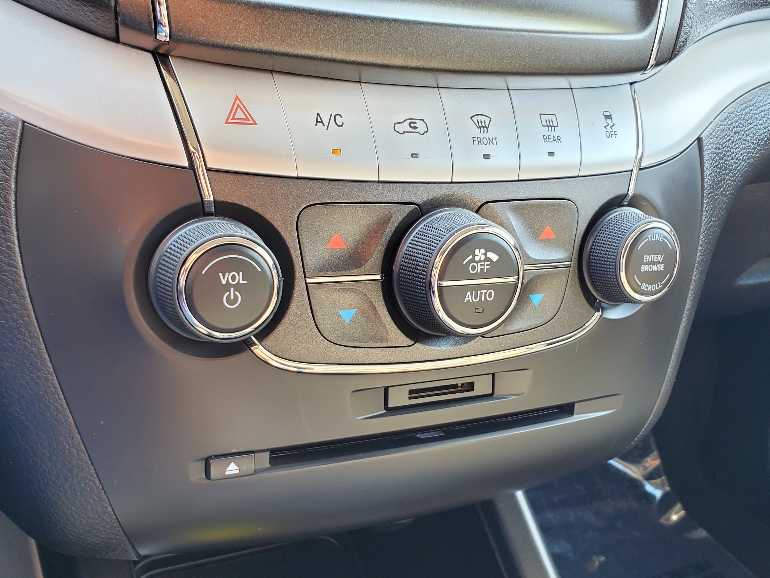 Used 2017 Dodge Journey SXT w/ Safe & Sound Group FWD image 19
