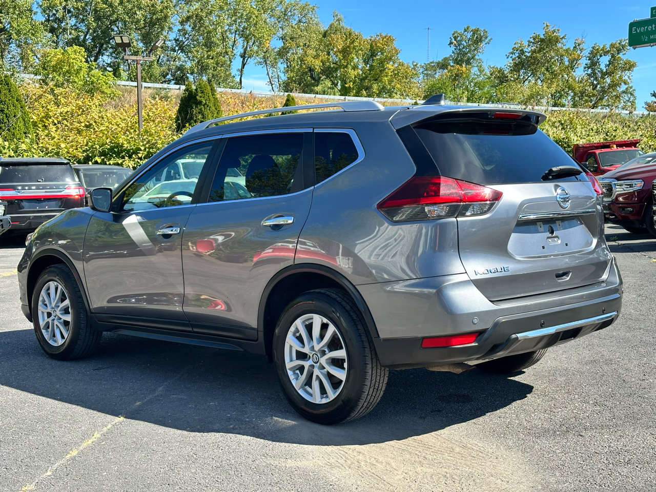 Used 2020 Nissan Rogue SV image 5