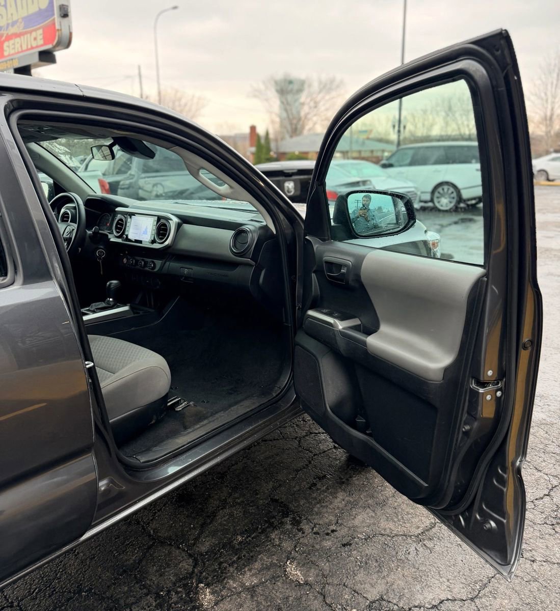 Used 2023 Toyota Tacoma SR5 RWD image 9