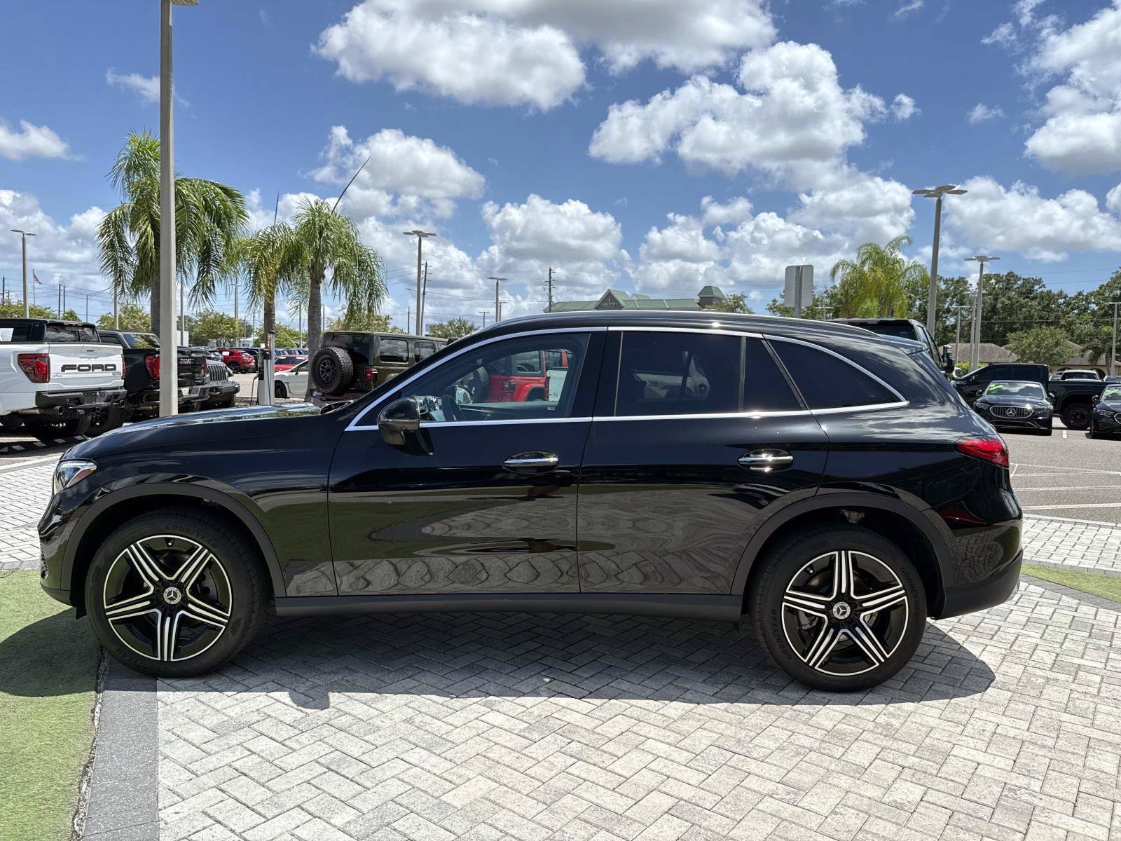 New 2027 Mercedes-Benz GLC 300 image 3