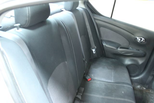 Used 2014 Nissan Versa SV FWD image 9