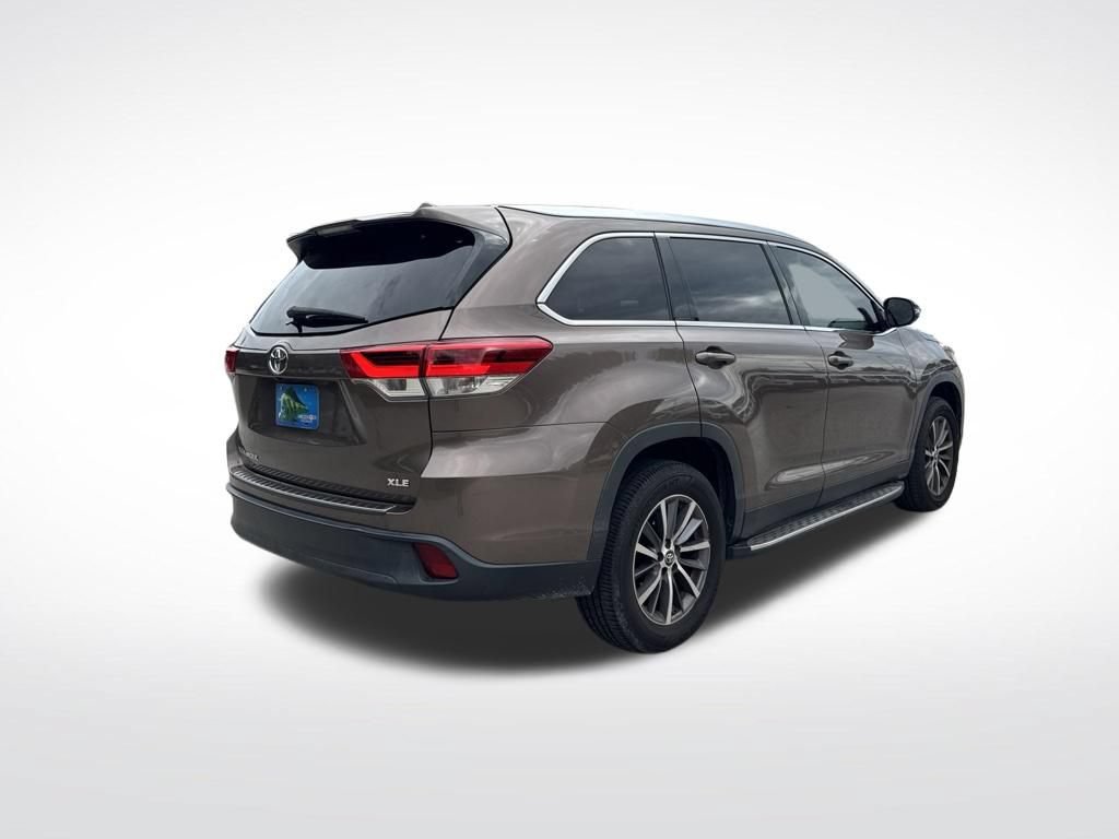 Used 2019 Toyota Highlander XLE FWD image 5