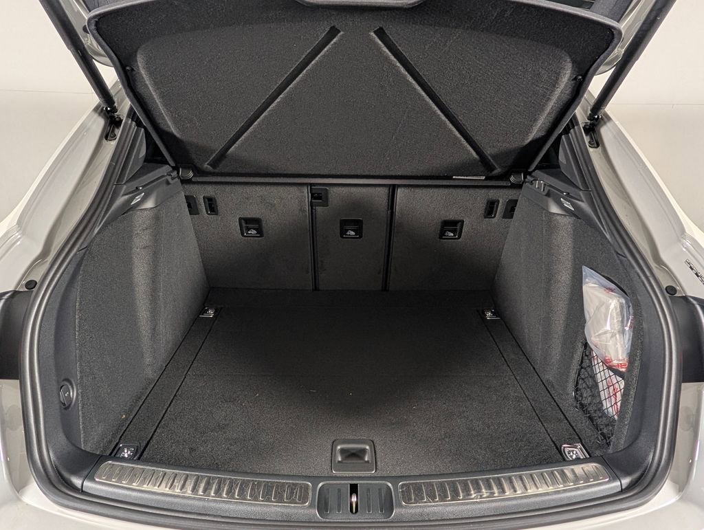 New 2026 Porsche Macan AWD/4WD image 17