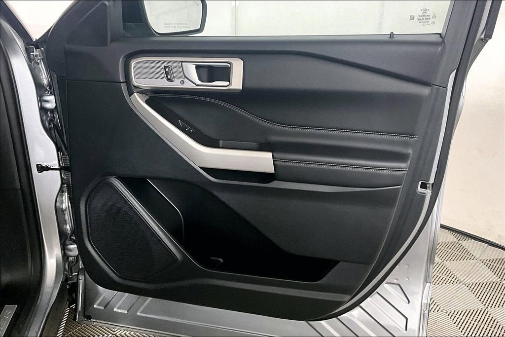 Used 2024 Ford Explorer Limited image 24