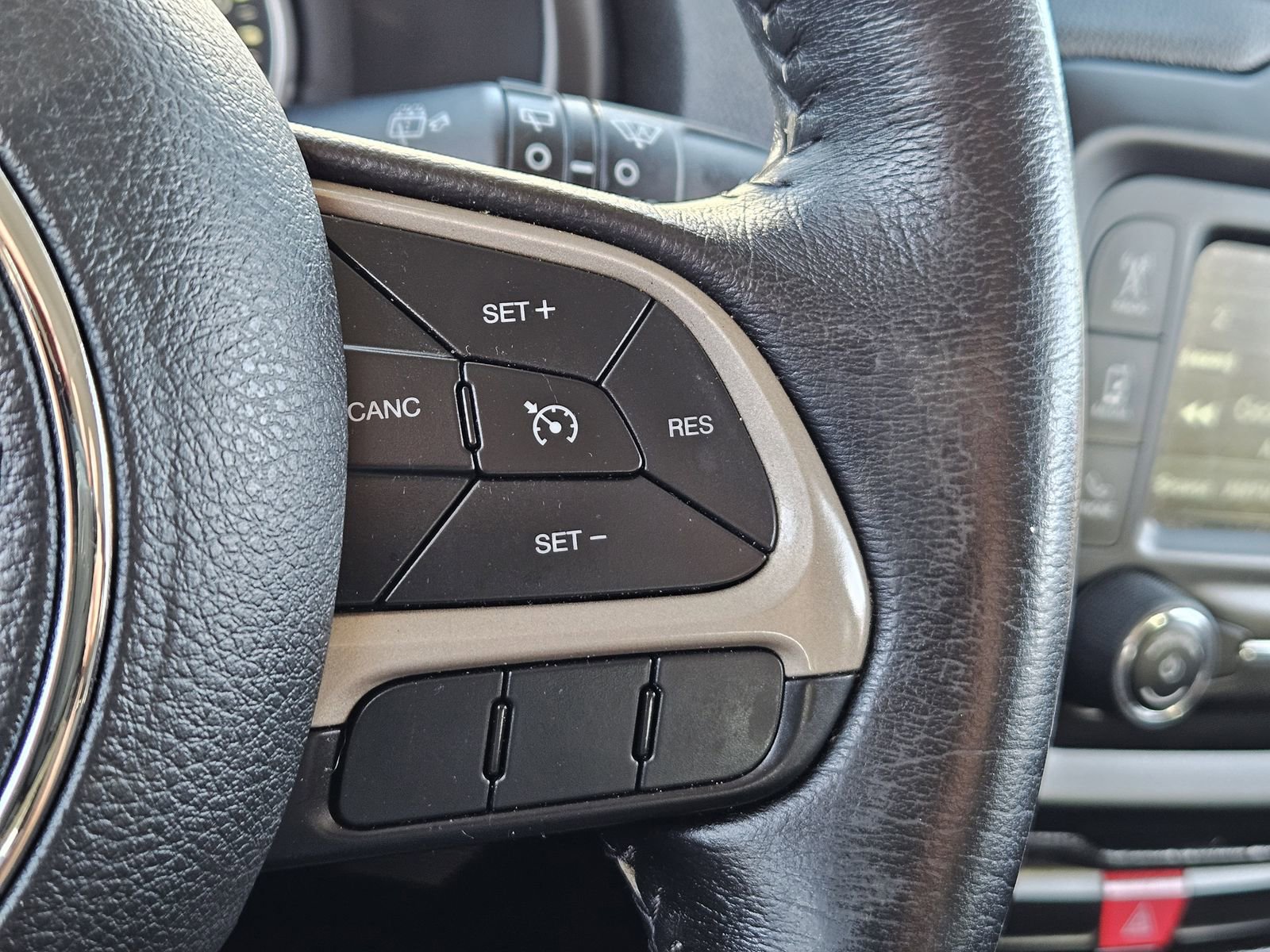 Used 2017 Jeep Renegade Latitude w/ Safety & Security Group (ALP) image 28