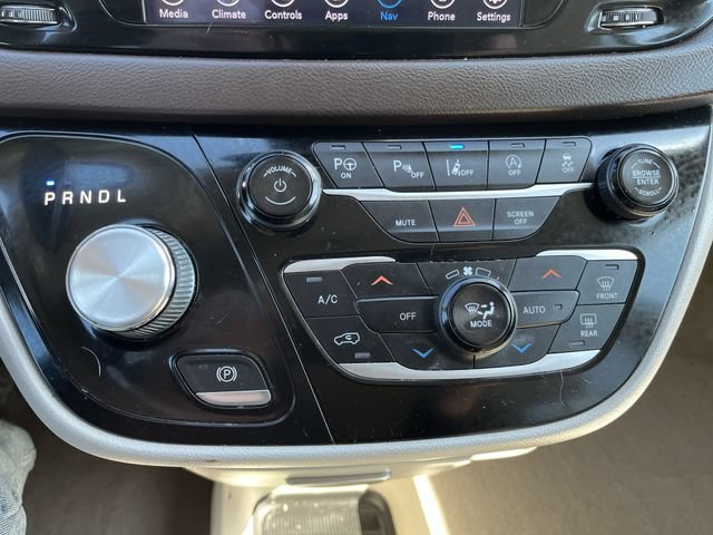 Used 2019 Chrysler Pacifica Touring-L Plus FWD image 18