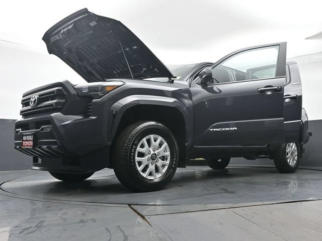 Certified 2024 Toyota Tacoma SR5 AWD/4WD image 46