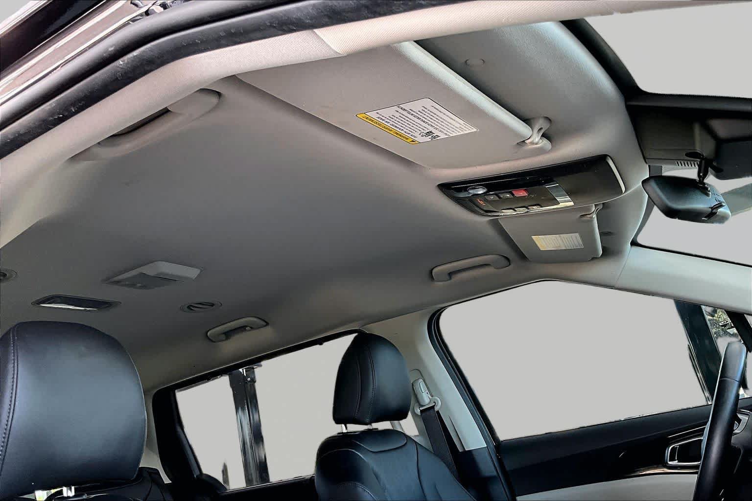 Used 2024 Kia Carnival EX FWD image 14