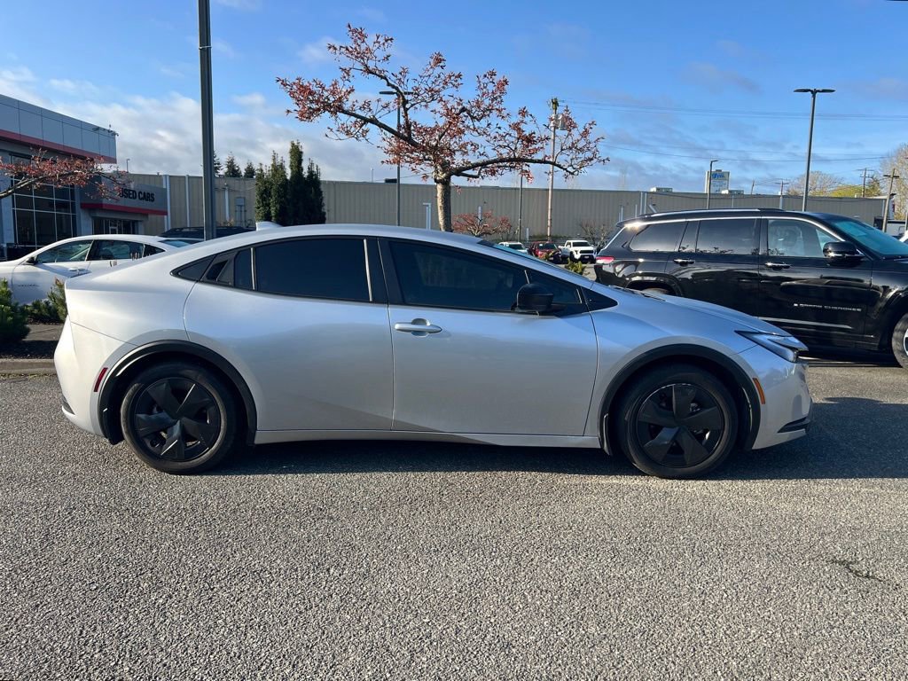 Used 2025 Toyota Prius LE image 5