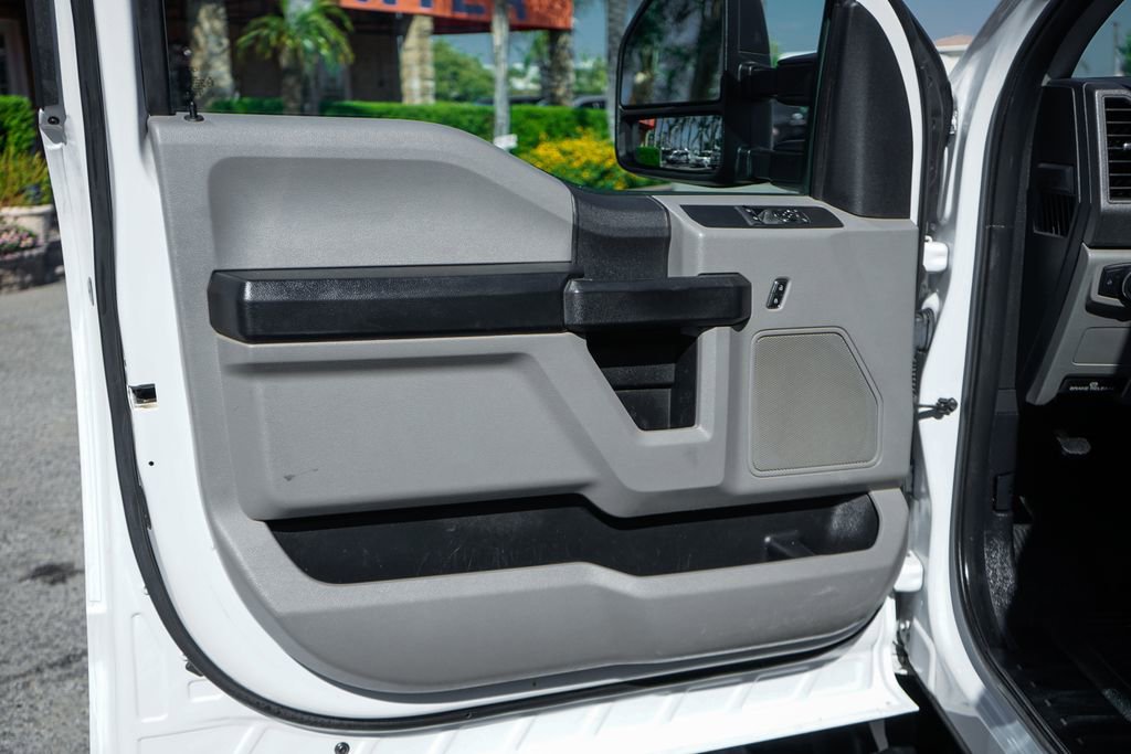 Used 2017 Ford F550 2WD Regular Cab Super Duty image 16