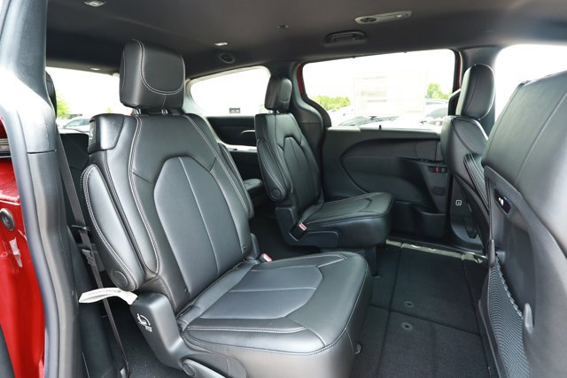 New 2027 Chrysler Pacifica Select FWD image 30