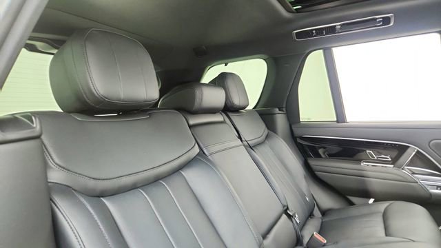 Used 2025 Land Rover Range Rover SE AWD/4WD image 24